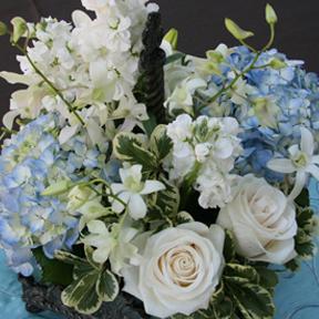 RF0401-Blue and White Garden Centerpiece