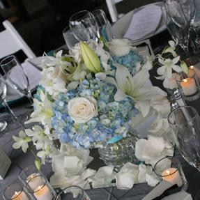 RF0432-Glamorous Pool and White Centerpiece