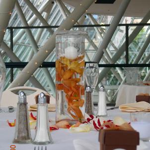 RF0778-Contemporary Orange Centerpiece in Water with Candle