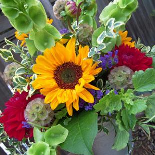 RF0955-Elegant, Yellow, Red, Purple, and Green Summer Centerpiece