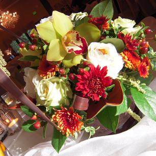 RF0960-Traditional Red, Green, and White Fall Centerpiece