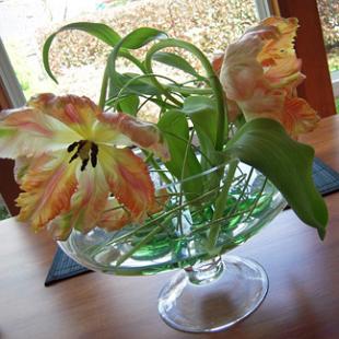 RF0976-Contemporary, Yellow, Orang, and Green Centerpiece