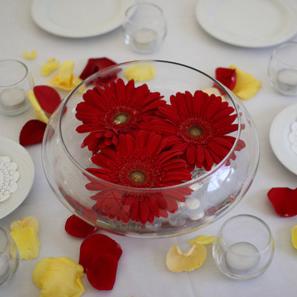 RF0988- Simple Floating Red and Yellow in a Bowl Centerpiece