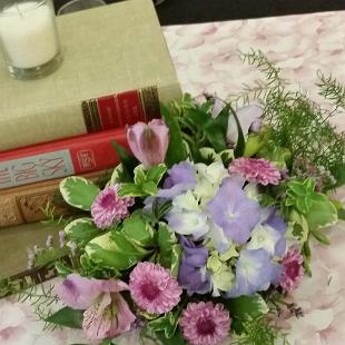 RF1199-Vintage Book and Floral Centerpiece