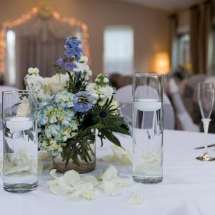 RF1472-Blue and White Centerpiece with tall Candles