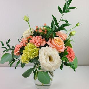 RF1489-White and Peach Low Centerpiece