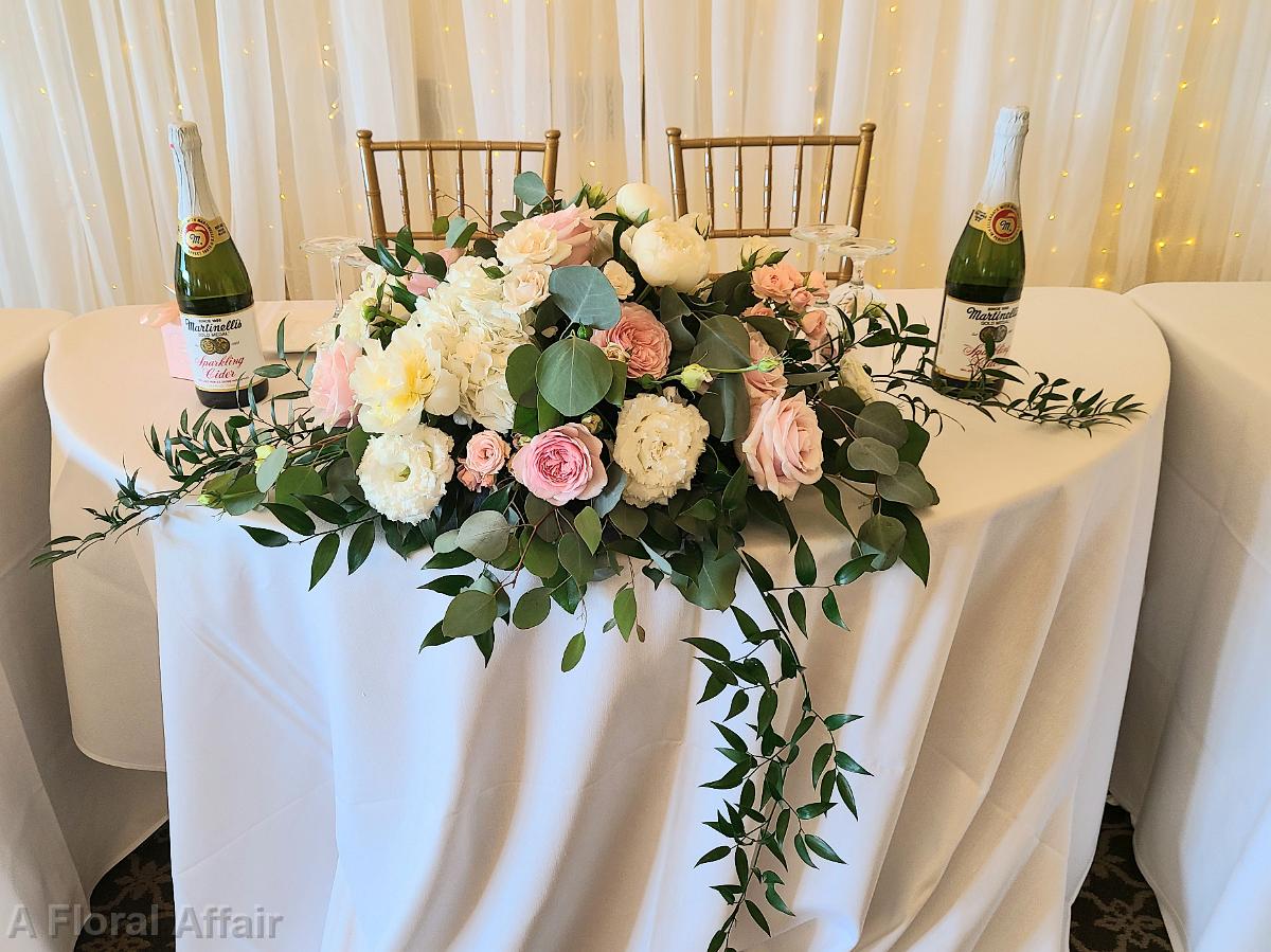 FT0767-Blush and White Sweetheart Table Arrangement