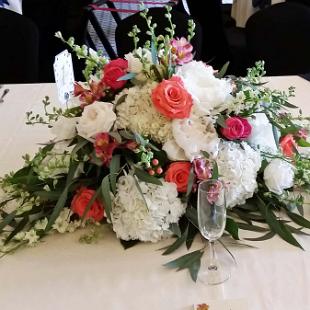 FT0730-Coral and White Head Table Centerpiece