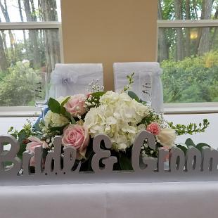 RF1381-Pink and White Bride and Groom's Table Arrangement