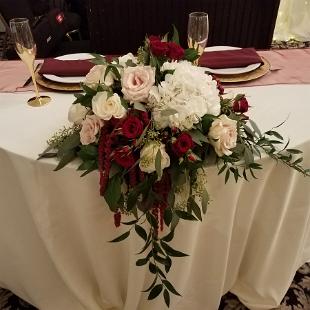 RF1485-Maroon and Petal Pink Sweetheart Table Arrangemet