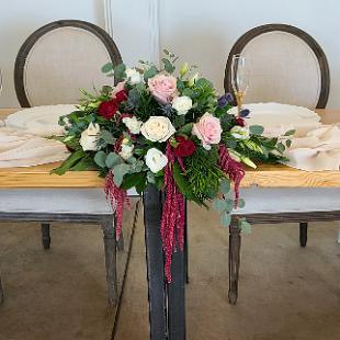 RF1533- Burgundy and Blush Head Table Arrangment