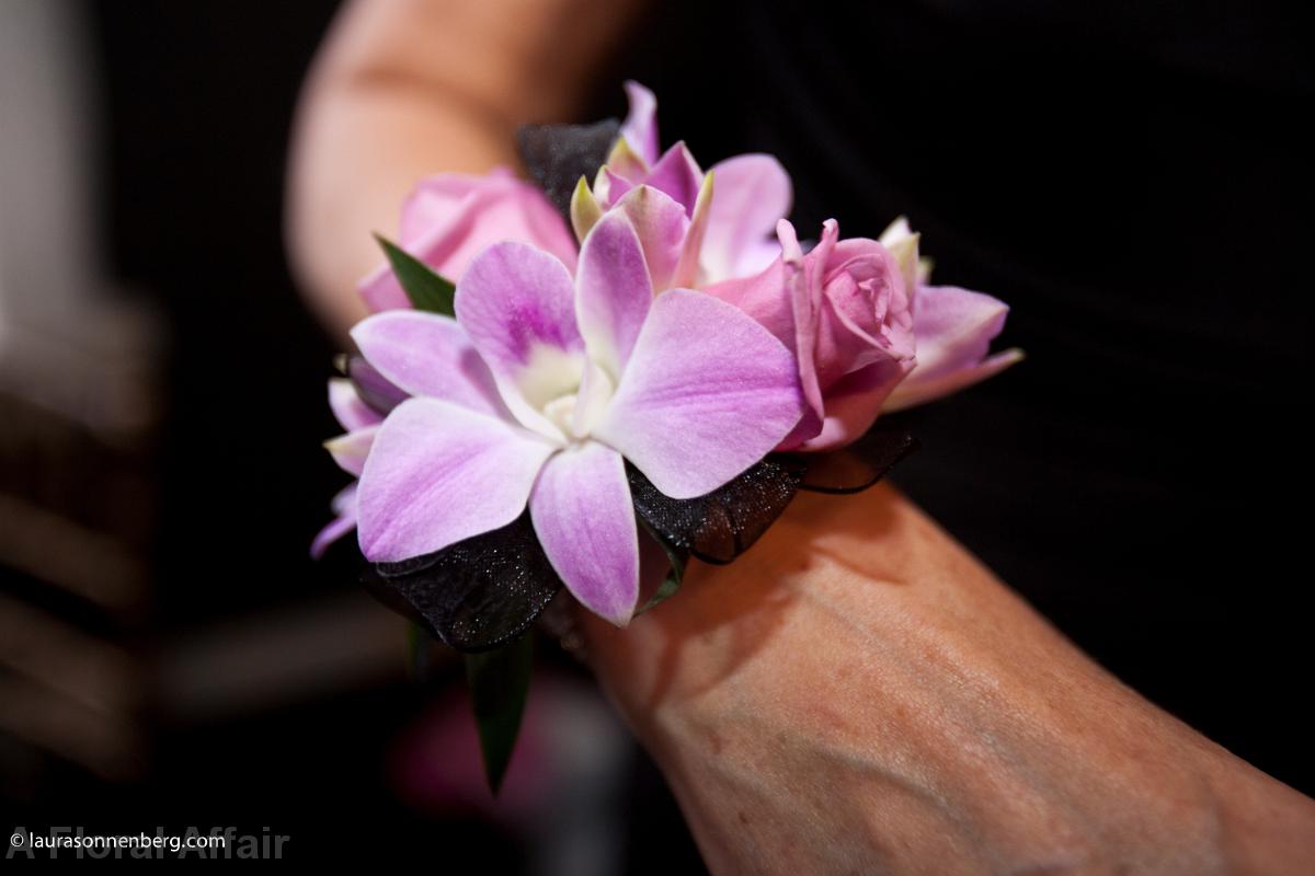 BF0481-Mothers Wrist Corsage