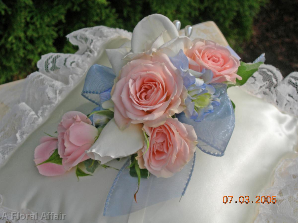BF0076-Peach and Lt Blue Corsage