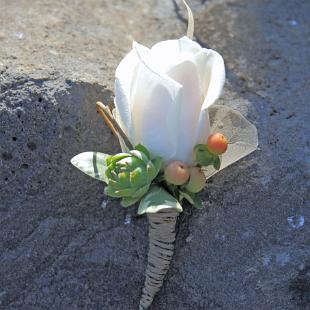 BF0578-Succulent and Bloom Boutonniere
