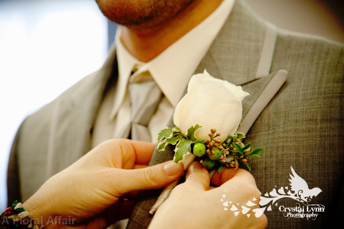 BF0557-Traditional Boutonniere