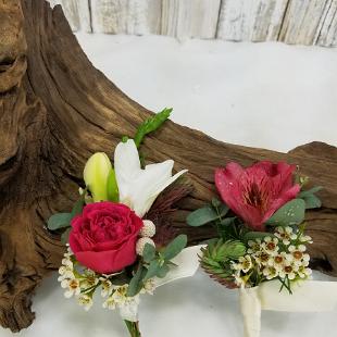 BF0751-Freesia and Rose Boutonniere