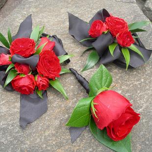 BF0368-Classic, Elegant Red and Black Rose Corsage and Boutonnieres