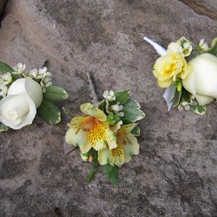 BF0409-Soft Yellow and White Boutonnieres