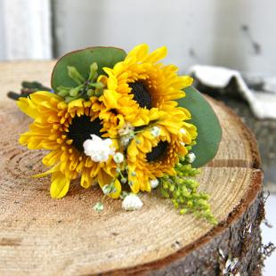 BF0607-Sunflower and Baby's Breath Boutonniere